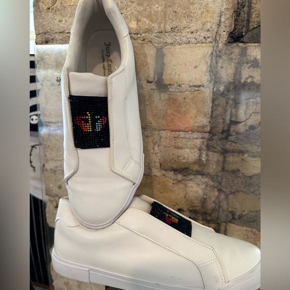 🛍️ Juicy Couture White Slip-On Sneakers with Black and Red Detail - Picture 3 of 3
